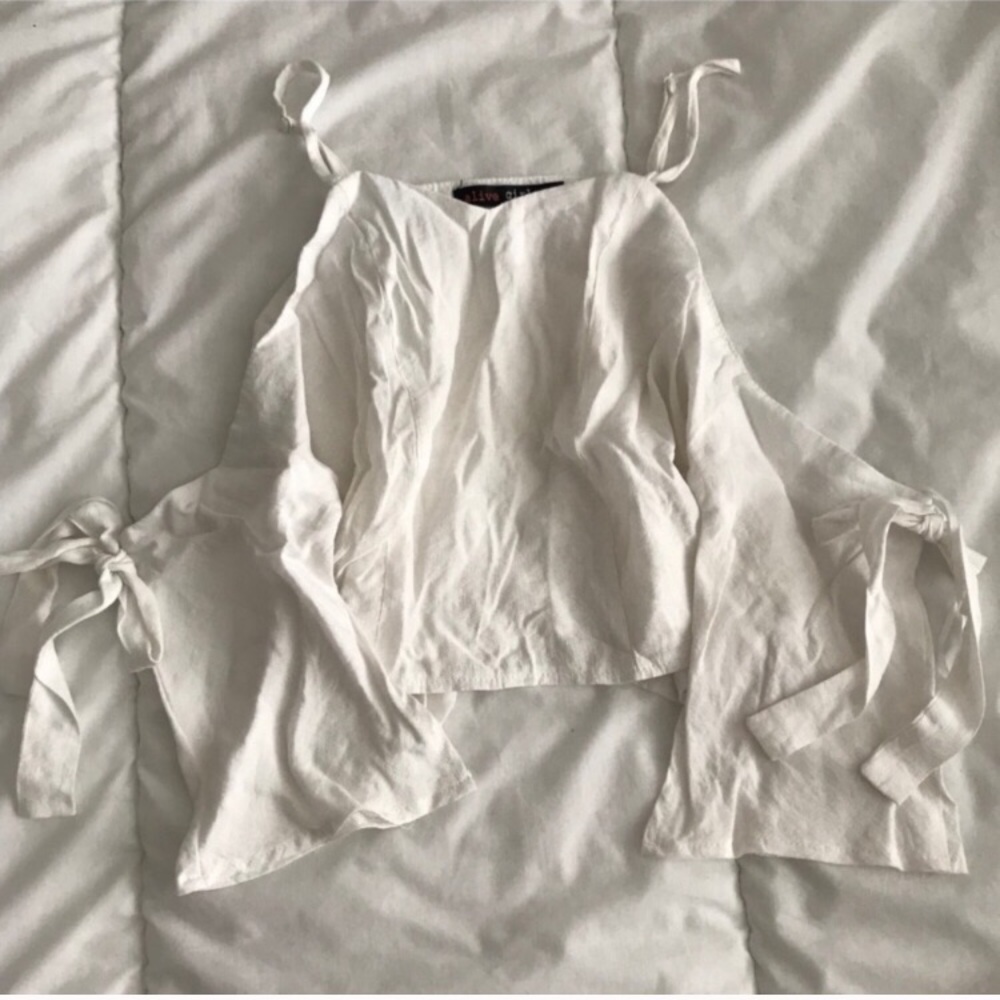 Cold Shoulder Bow Top - Picture 5 of 5